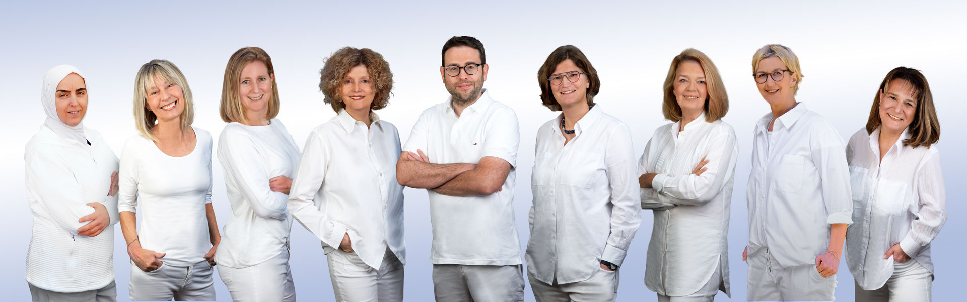 team8 Unser gesamtes Team in einer Reihe stehend